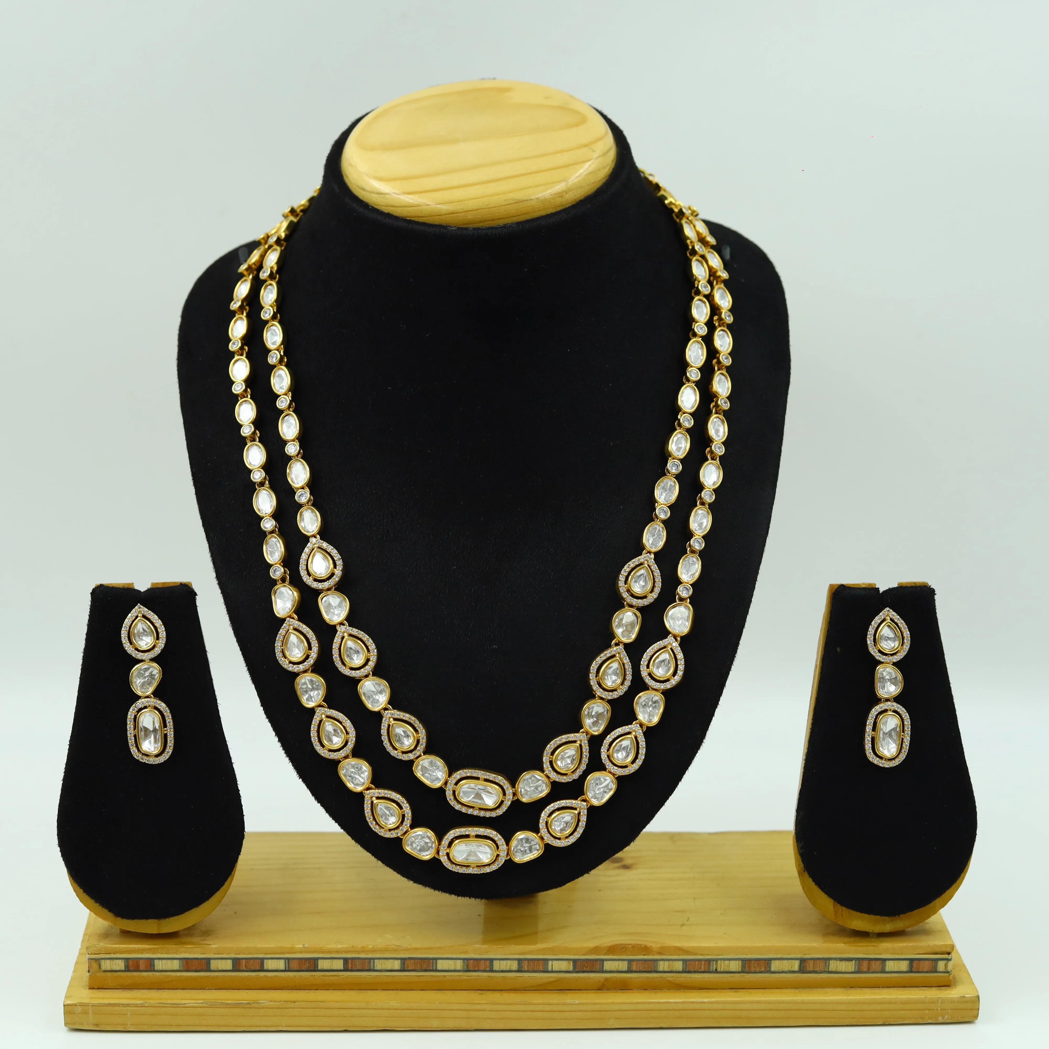 Round Neck Kundan Necklace Set 10923-83