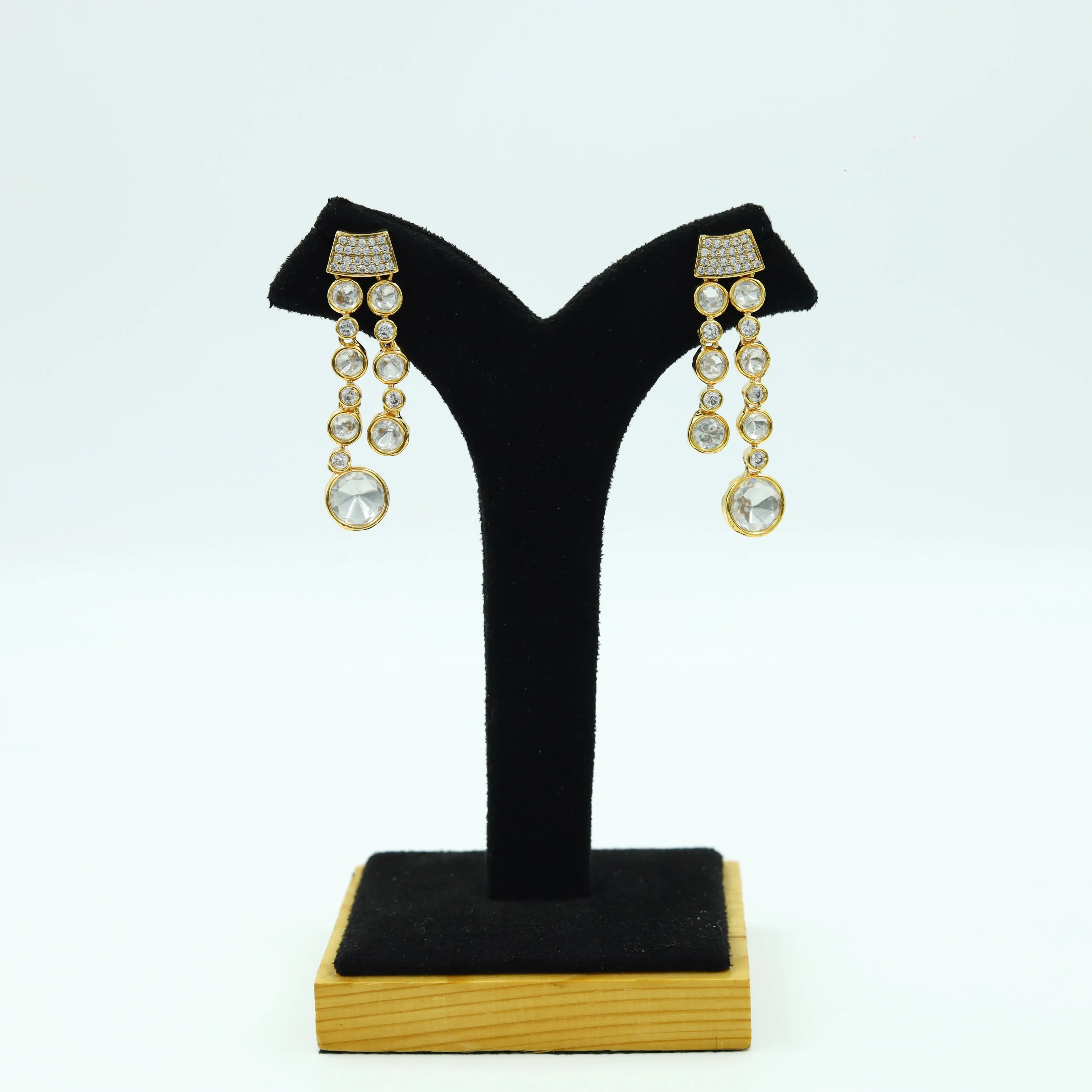 Round Neck Kundan Necklace Set 12785-68